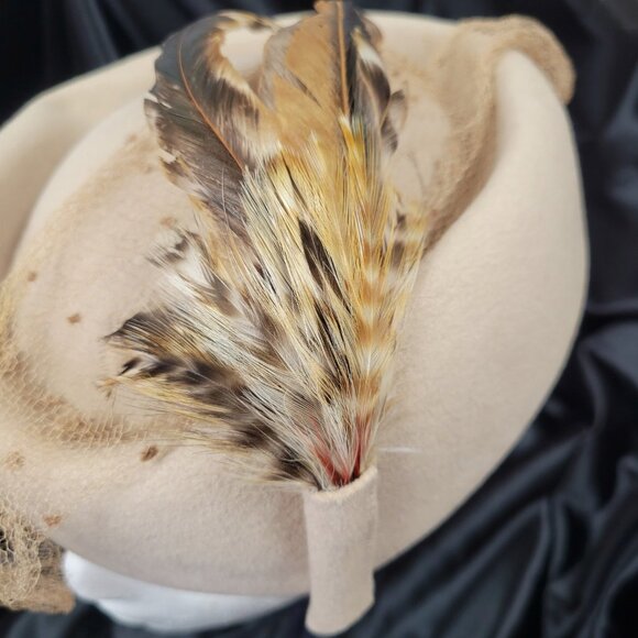 Vintage Bollman Pillbox Hat Doeskin Felt 100% Wool Feathers Beige USA Made Vtg - Picture 14 of 16